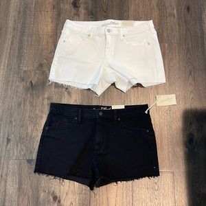 Universal Thread denim shorts size 14 in black high Rise shortie, raw edge